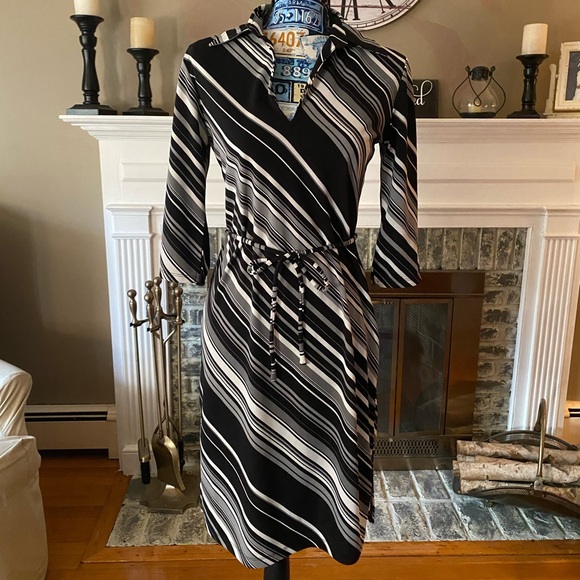 🌺BOGO🌺 Express Striped dress-work or play! - Picture 1 of 5